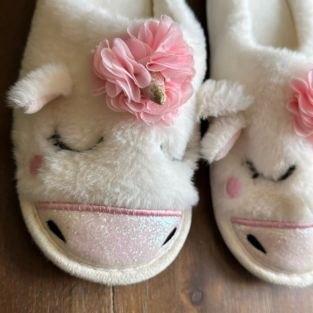 Size 12/13 FAO Schwarz kids unicorn faux fur slippers